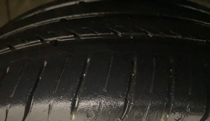 2014 Honda Amaze 1.2L I-VTEC VX, Petrol, Manual, 66,239 km, Right Front Tyre Tread