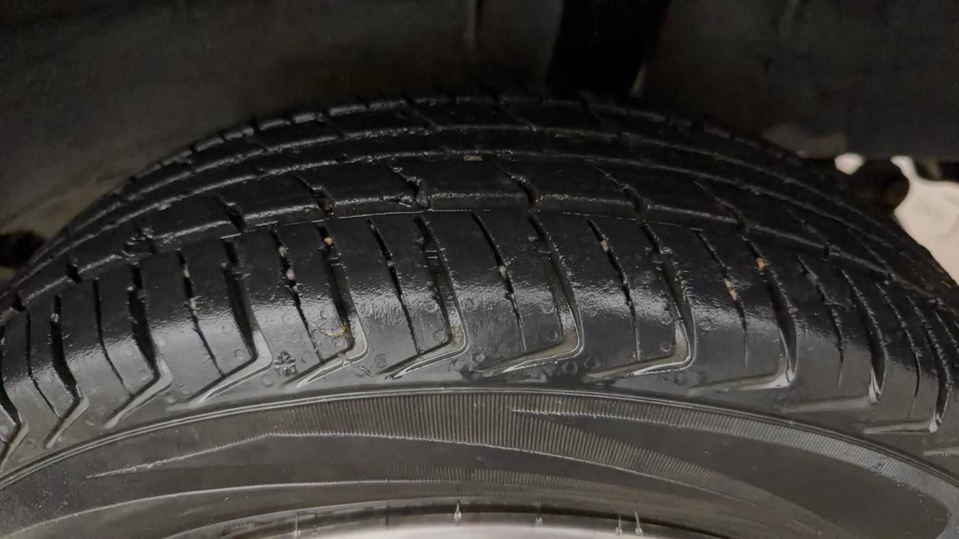 2016 Renault Kwid RXT 1.0, Petrol, Manual, 49,857 km, Left Rear Tyre Tread