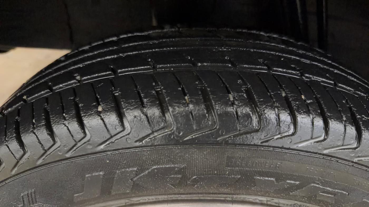 2016 Renault Kwid RXT 1.0, Petrol, Manual, 49,857 km, Right Rear Tyre Tread