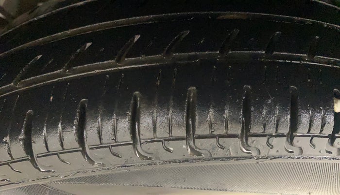 2017 Renault Kwid RXL 1.0 AMT, Petrol, Automatic, 43,806 km, Left Rear Tyre Tread
