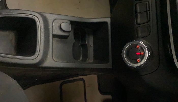 2017 Renault Kwid RXL 1.0 AMT, Petrol, Automatic, 43,806 km, Gear Lever