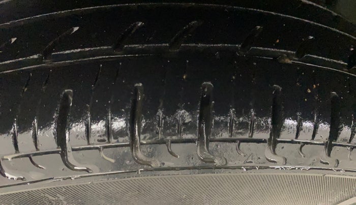 2017 Renault Kwid RXL 1.0 AMT, Petrol, Automatic, 43,806 km, Right Rear Tyre Tread