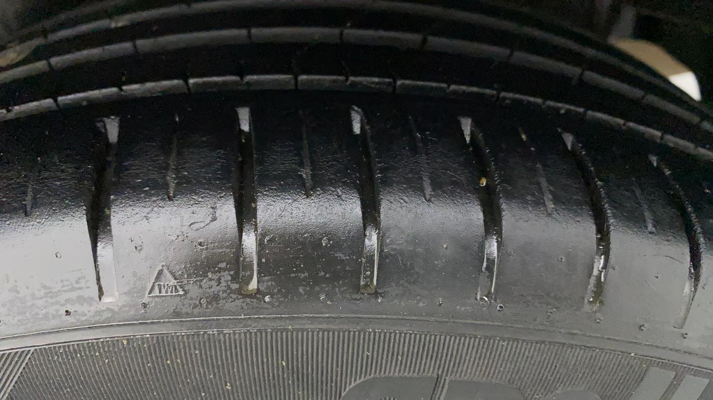 2021 Maruti Ciaz ALPHA  AT 1.5 SHVS PETROL, Petrol, Automatic, 37,265 km, Left Rear Tyre Tread