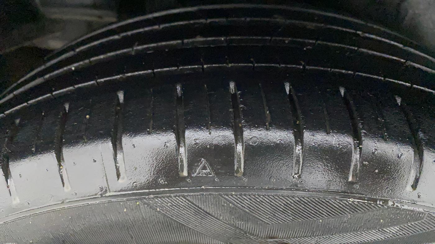 2021 Maruti Ciaz ALPHA  AT 1.5 SHVS PETROL, Petrol, Automatic, 37,265 km, Right Rear Tyre Tread