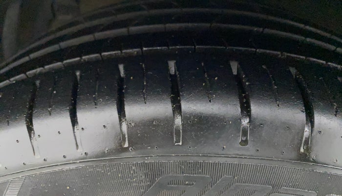 2021 Maruti Ciaz ALPHA  AT 1.5 SHVS PETROL, Petrol, Automatic, 37,265 km, Left Front Tyre Tread