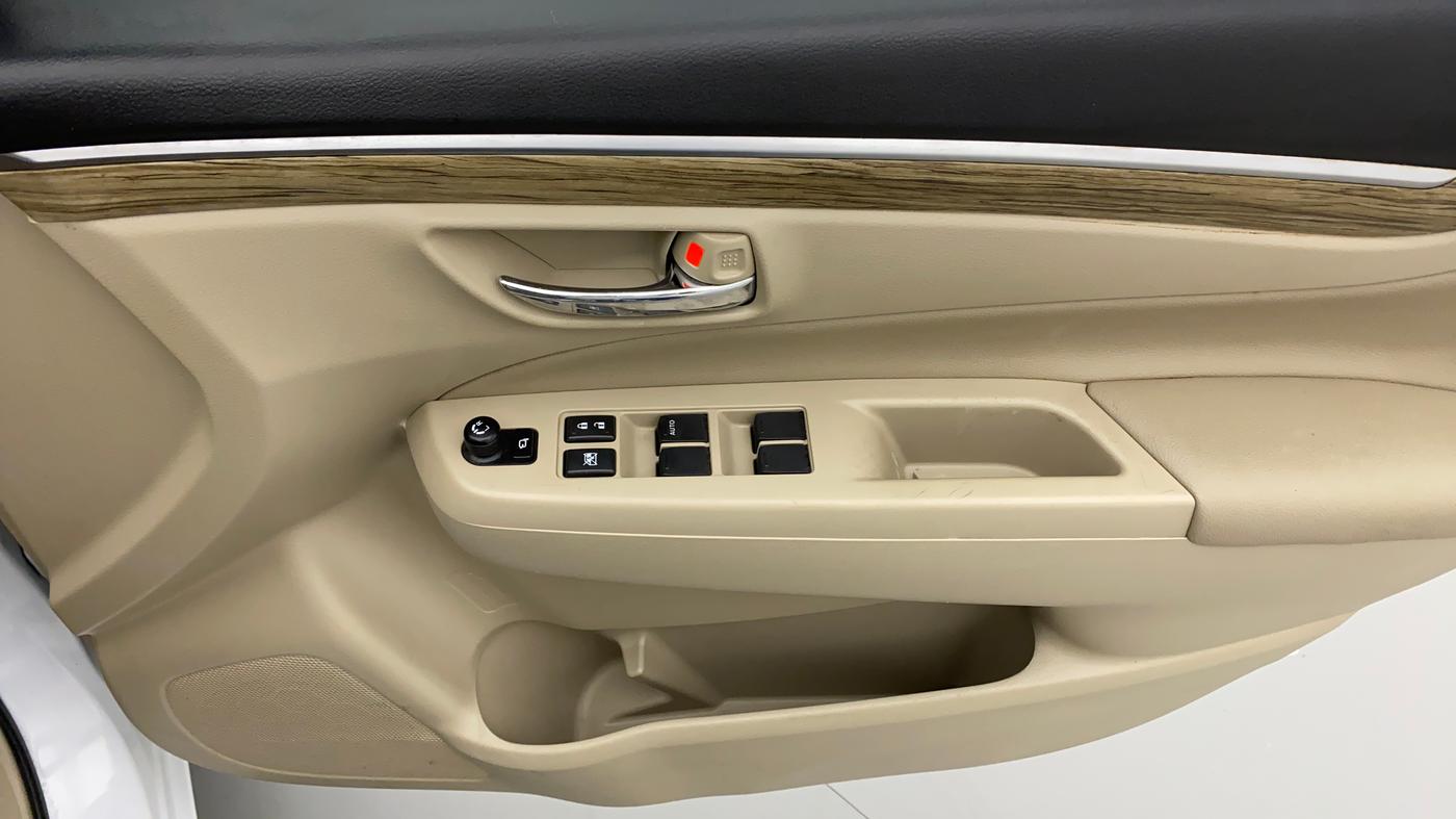 2021 Maruti Ciaz ALPHA  AT 1.5 SHVS PETROL, Petrol, Automatic, 37,265 km, Driver Side Door Panels Control