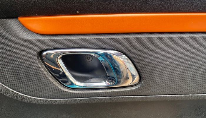 2020 Renault Kwid CLIMBER 1.0 AMT (O), Petrol, Automatic, 49,898 km, Driver Side Door Panels Control