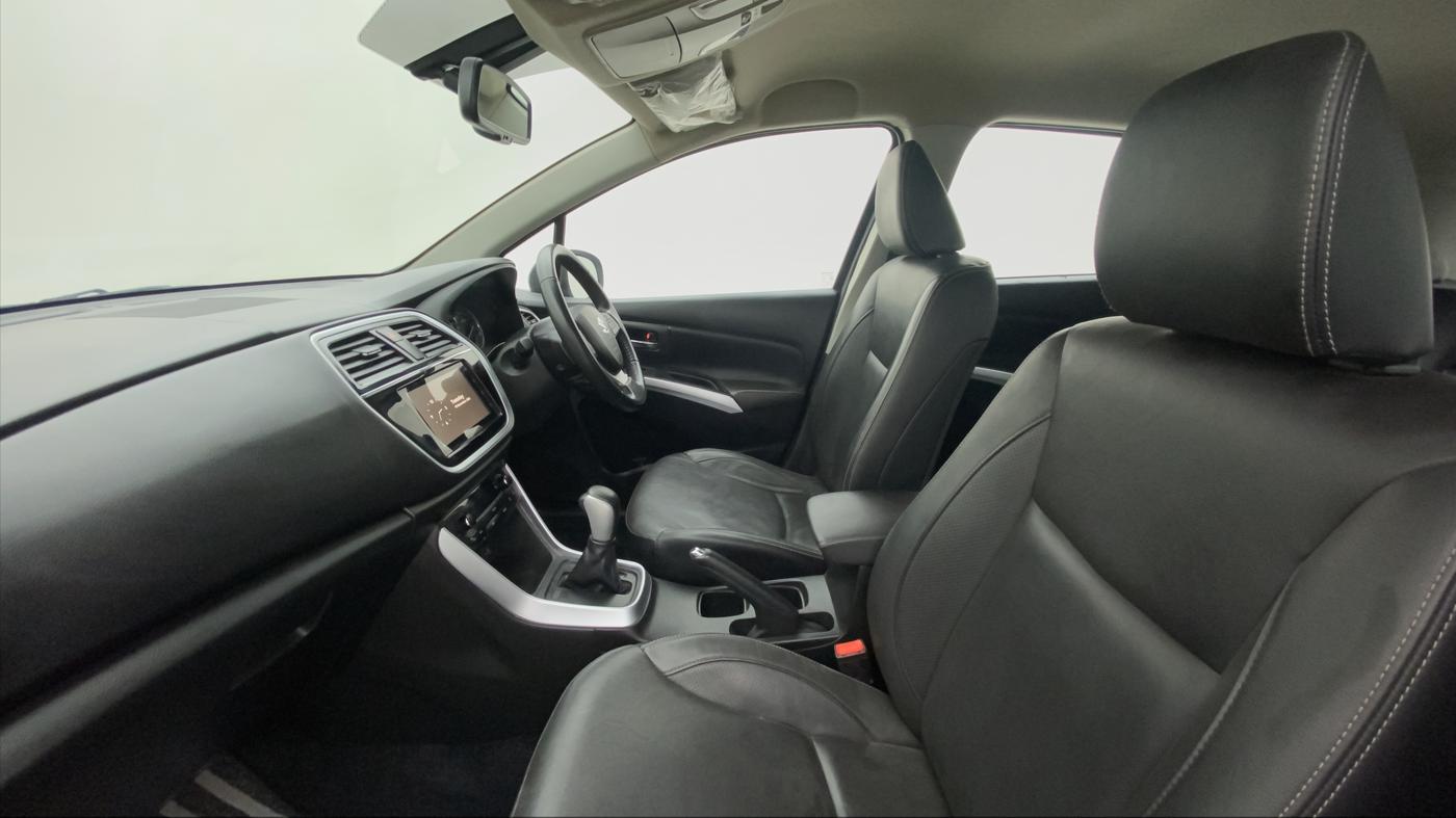 2020 Maruti S Cross ALPHA AT SMART HYBRID, Petrol, Automatic, 24,427 km, Right Side Front Door Cabin