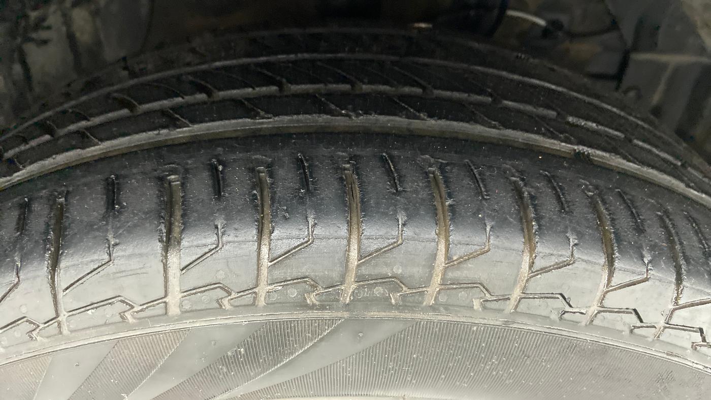 2020 Maruti S Cross ALPHA AT SMART HYBRID, Petrol, Automatic, 24,427 km, Right Front Tyre Tread