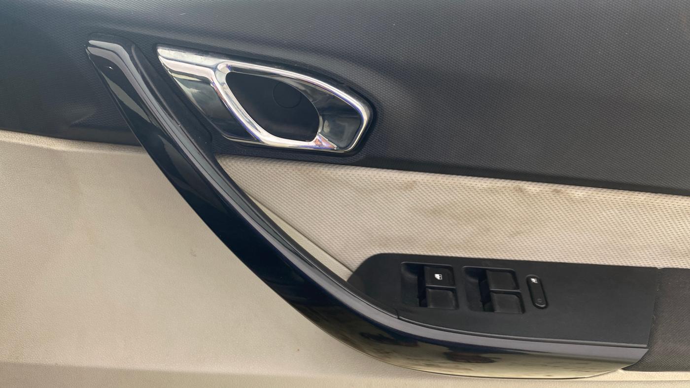 2022 Tata TIGOR XZ PLUS CNG, CNG, Manual, 44,071 km, Driver Side Door Panels Control