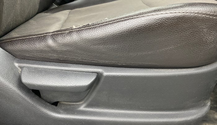 2012 Hyundai Eon ERA +, Petrol, Manual, 60,618 km, Driver Side Adjustment Panel