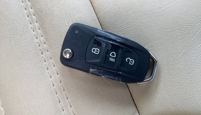 2023 Tata NEXON XMA SUNROOF PETROL, Petrol, Automatic, 21,859 km, Key Close Up