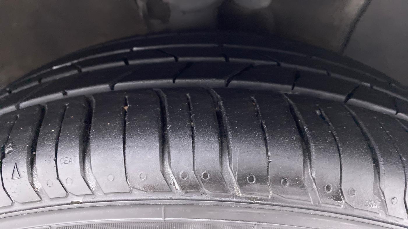 2018 Hyundai Verna 1.6 CRDI SX + AT, Diesel, Automatic, 58,824 km, Right Front Tyre Tread