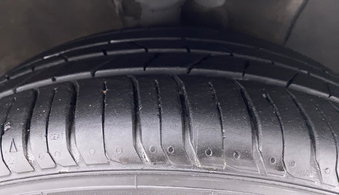 2018 Hyundai Verna 1.6 CRDI SX + AT, Diesel, Automatic, 58,824 km, Right Front Tyre Tread