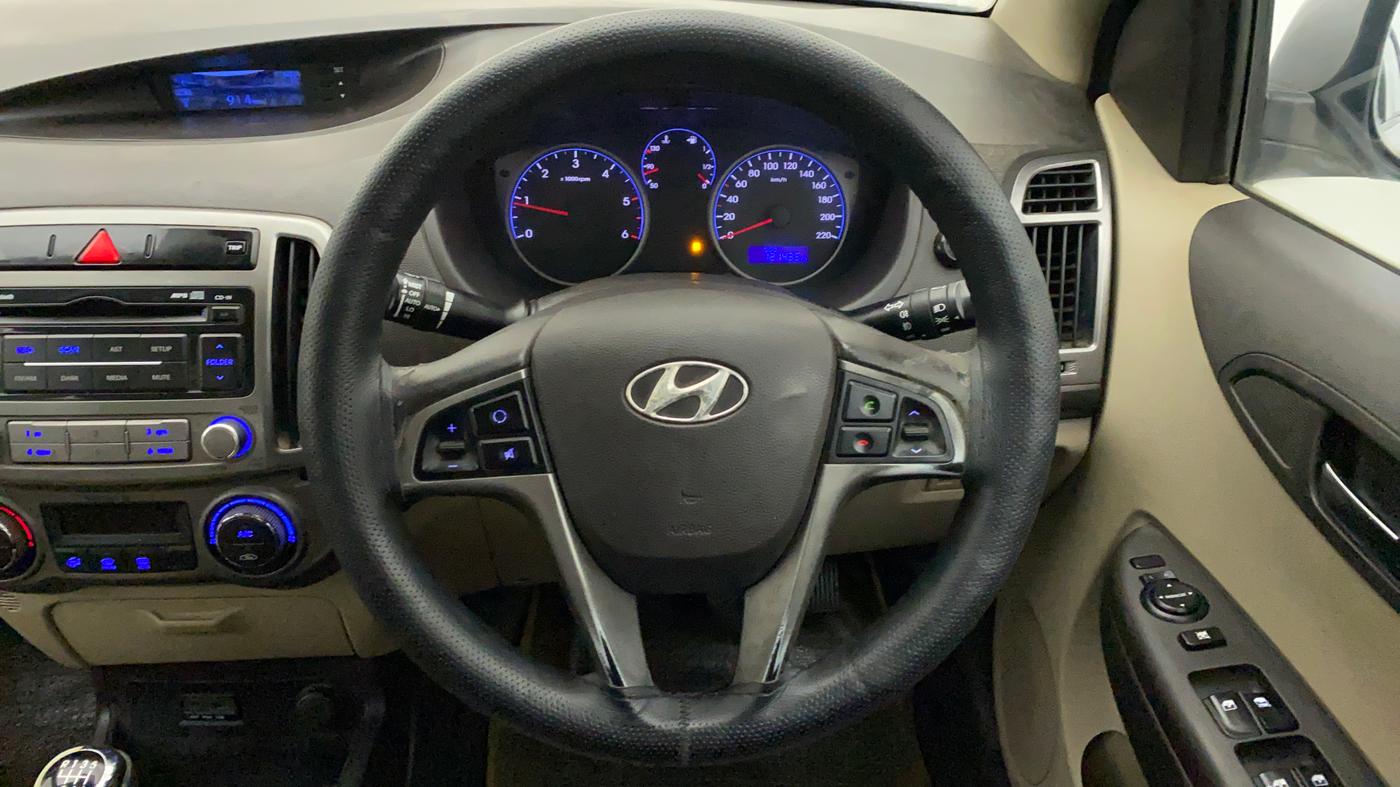 2012 Hyundai i20 SPORTZ 1.4 CRDI, Diesel, Manual, 1,21,540 km, Steering Wheel Close Up