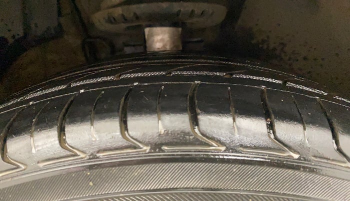2017 Volkswagen Vento HIGHLINE 1.5 AT, Diesel, Automatic, 1,27,571 km, Right Front Tyre Tread