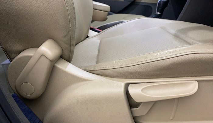 2017 Volkswagen Vento HIGHLINE 1.5 AT, Diesel, Automatic, 1,27,571 km, Driver Side Adjustment Panel