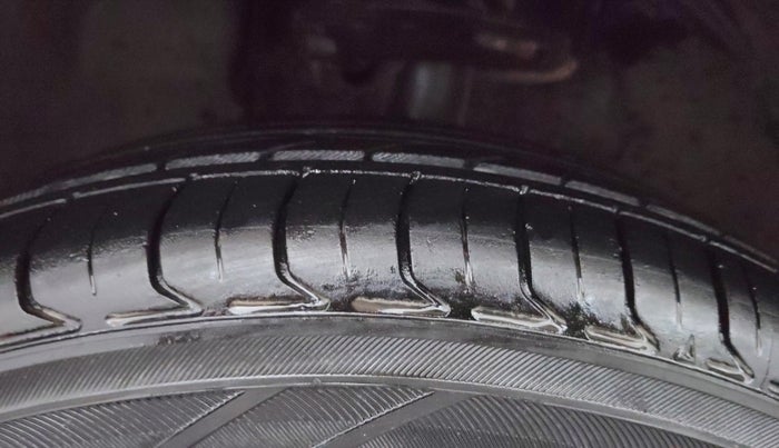 2018 Tata TIAGO NRG DIESEL, Diesel, Manual, 1,01,939 km, Left Front Tyre Tread