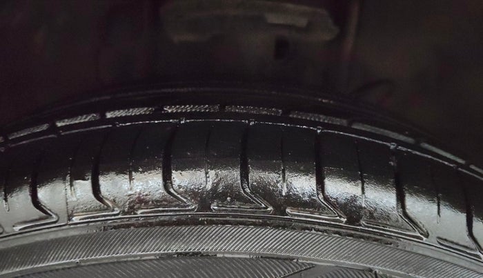 2018 Tata TIAGO NRG DIESEL, Diesel, Manual, 1,01,939 km, Right Front Tyre Tread