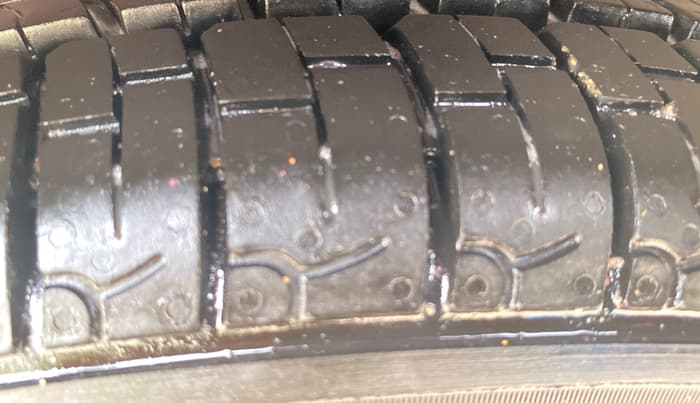 2016 Hyundai Eon MAGNA +, Petrol, Manual, 48,406 km, Right Rear Tyre Tread