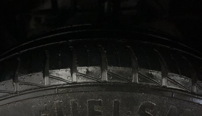 2017 Ford Figo Aspire TITANIUM 1.2 PETROL, Petrol, Manual, 27,734 km, Left Front Tyre Tread