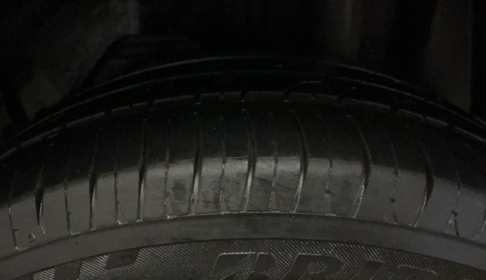 2017 Ford Figo Aspire TITANIUM 1.2 PETROL, Petrol, Manual, 27,734 km, Left Rear Tyre Tread