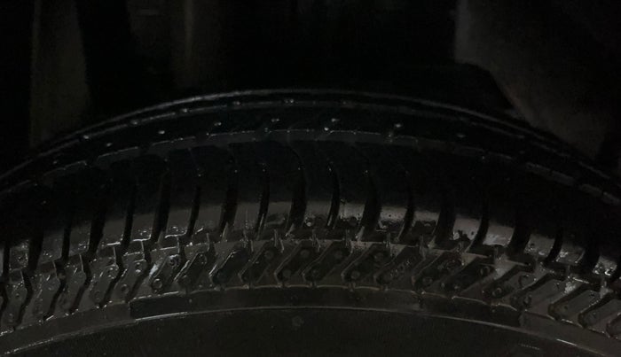 2017 Ford Figo Aspire TITANIUM 1.2 PETROL, Petrol, Manual, 27,734 km, Right Rear Tyre Tread