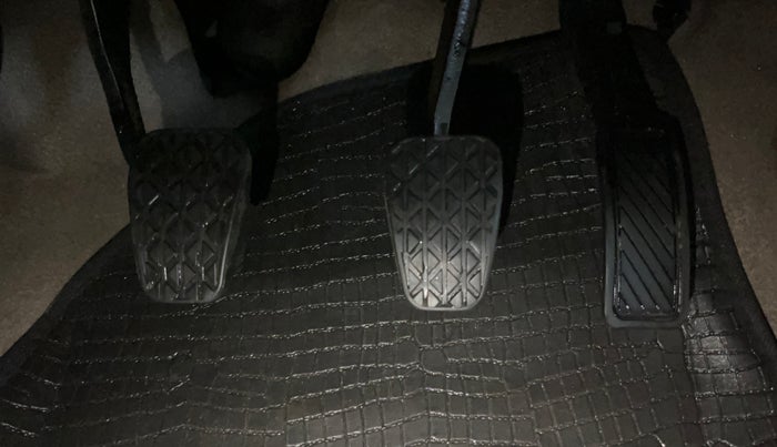 2017 Ford Figo Aspire TITANIUM 1.2 PETROL, Petrol, Manual, 27,734 km, Pedals