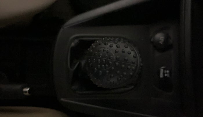 2017 Ford Figo Aspire TITANIUM 1.2 PETROL, Petrol, Manual, 27,734 km, Gear Lever