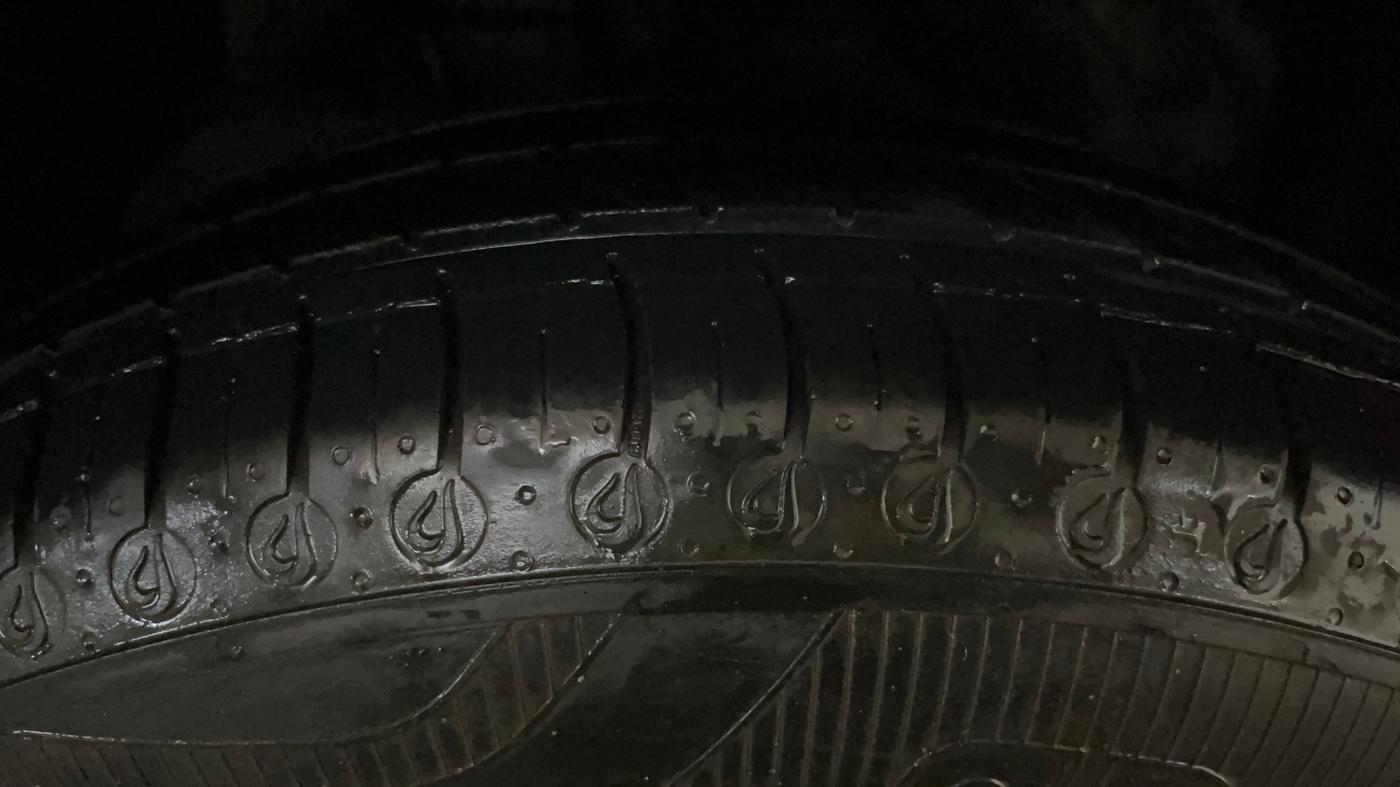 2017 Ford Figo Aspire TITANIUM 1.2 PETROL, Petrol, Manual, 27,831 km, Right Front Tyre Tread