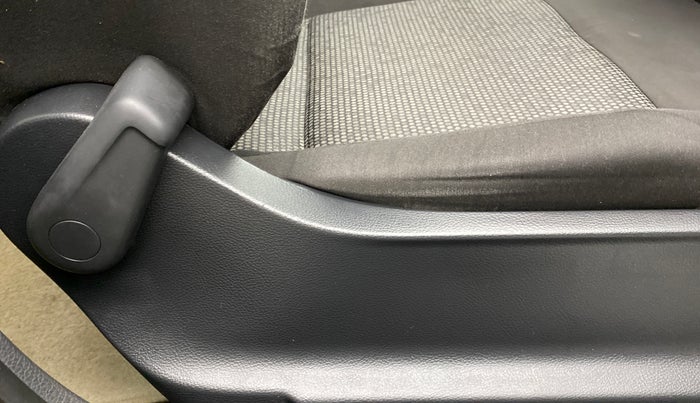 2016 Volkswagen Ameo TRENDLINE 1.2, Petrol, Manual, 28,444 km, Driver Side Adjustment Panel