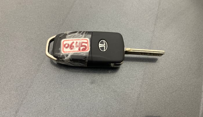 2025 Tata Tiago XM PETROL, Petrol, Manual, 5,955 km, Key Close Up