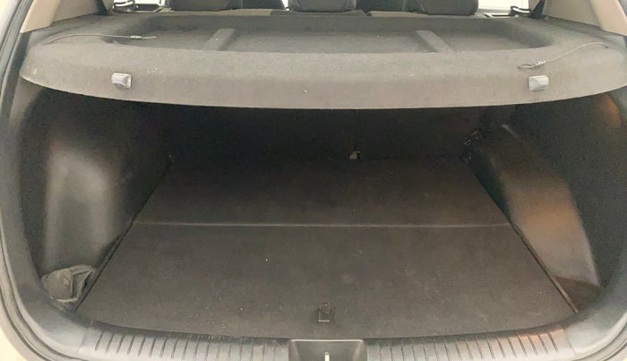 2017 Hyundai Creta SX PLUS AT 1.6 PETROL, Petrol, Automatic, 72,401 km, Boot Inside