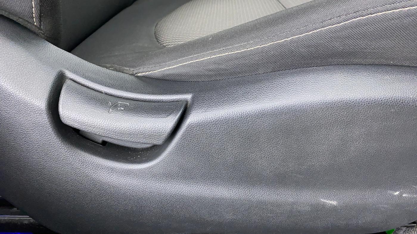 2018 Hyundai Creta 1.6 E + VTVT, Petrol, Manual, 35,913 km, Driver Side Adjustment Panel