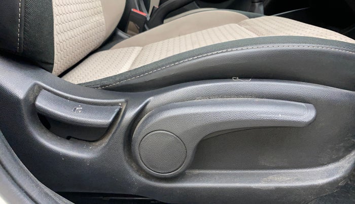 2017 Hyundai Elite i20 SPORTZ 1.2, Petrol, Manual, 78,867 km, Driver Side Adjustment Panel