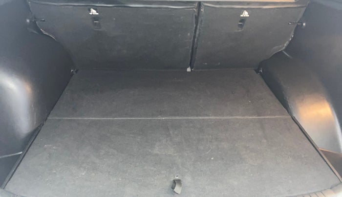 2016 Hyundai Creta SX PLUS AT 1.6 PETROL, Petrol, Automatic, 92,737 km, Boot Inside