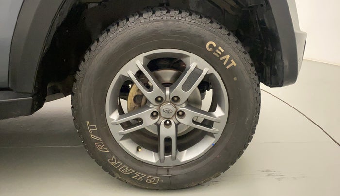 2022 Mahindra Thar LX D AT 4WD HT, Diesel, Automatic, 32,202 km, Right Front Wheel