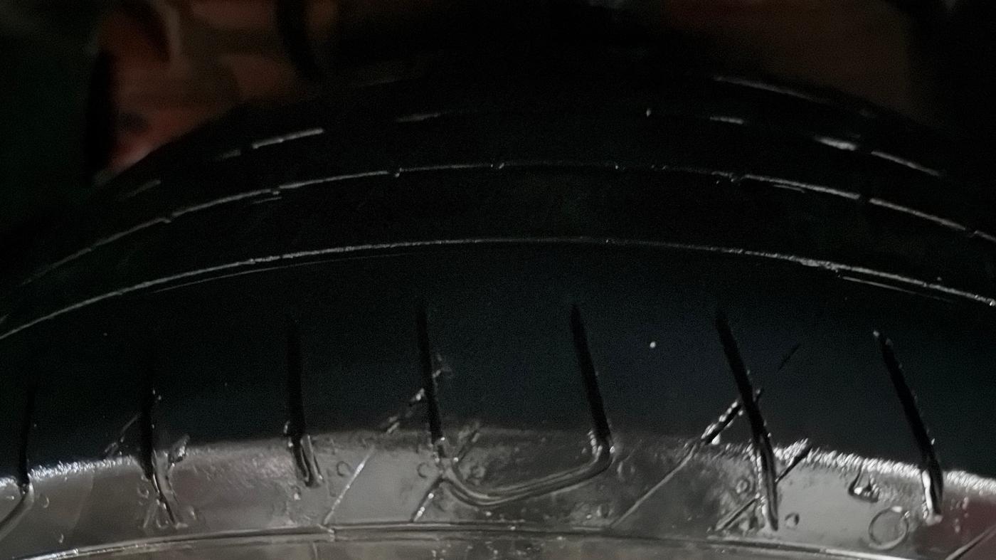 2019 Mahindra XUV300 W8 1.2 PETROL, Petrol, Manual, 1,06,801 km, Left Front Tyre Tread