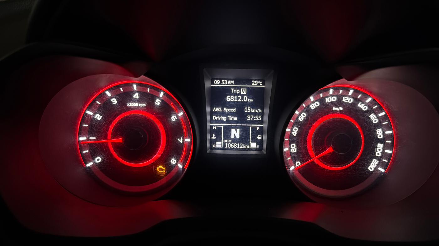 2019 Mahindra XUV300 W8 1.2 PETROL, Petrol, Manual, 1,06,801 km, Odometer Image