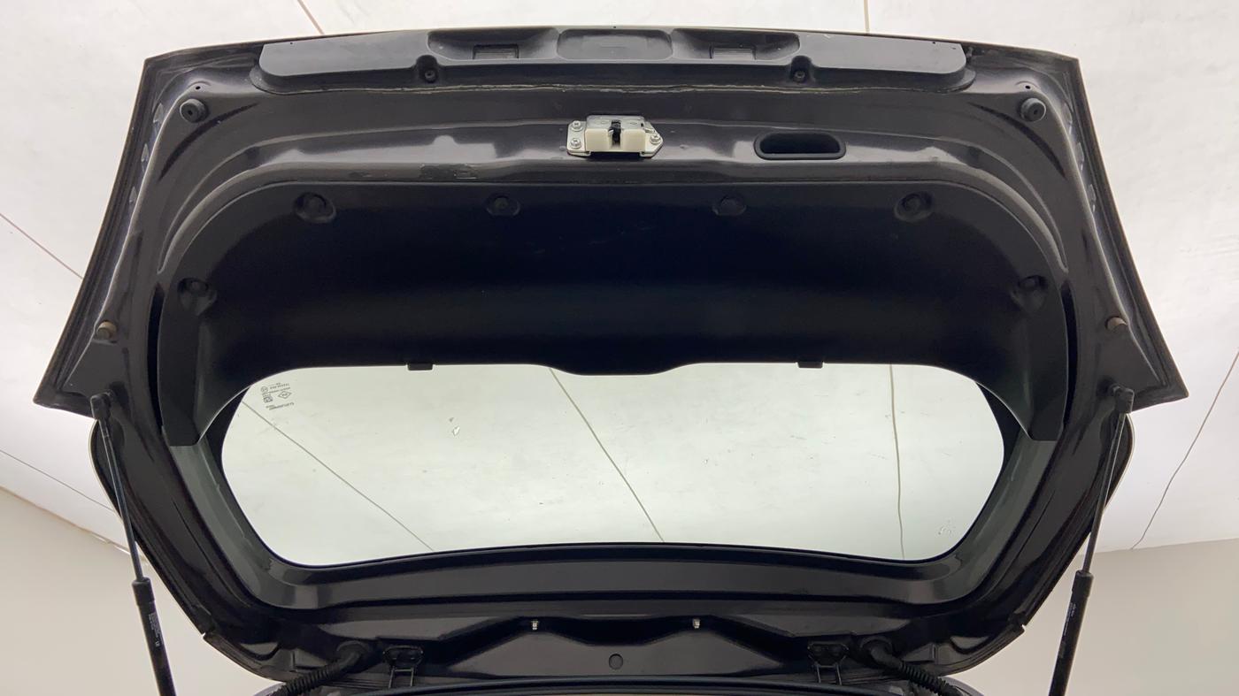 2017 Maruti Swift LXI OPT, CNG, Manual, 89,336 km, Boot Door Open