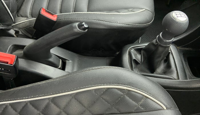 2017 Maruti Swift LXI OPT, CNG, Manual, 89,336 km, Gear Lever