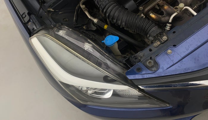 2018 Maruti Baleno ALPHA CVT PETROL 1.2, Petrol, Automatic, 59,911 km, Right headlight - Clamp has minor damage