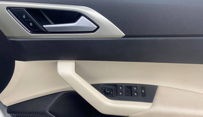 2023 Volkswagen VIRTUS HIGHLINE TSI 1.0 MT, Petrol, Manual, 22,718 km, Driver Side Door Panels Control
