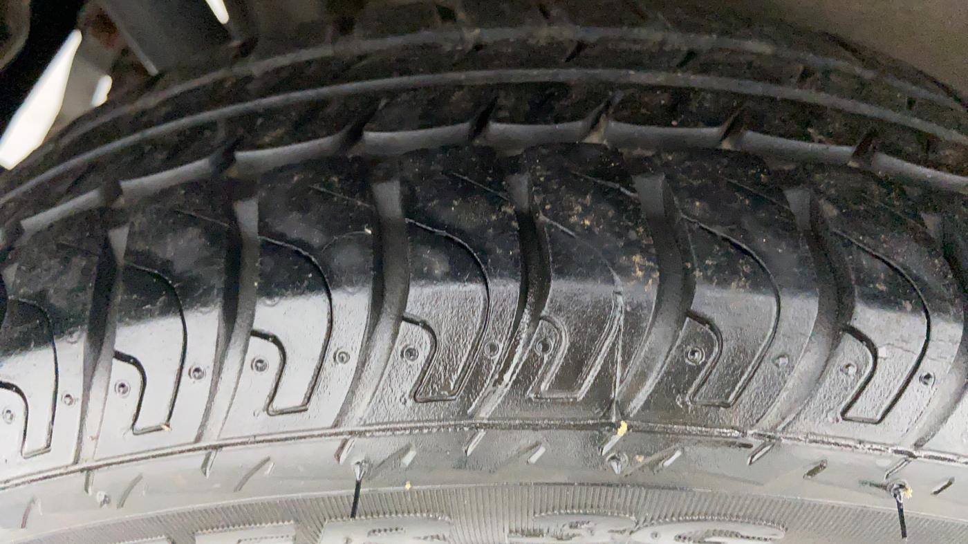 2014 Maruti Wagon R 1.0 VXI, Petrol, Manual, 20,401 km, Right Rear Tyre Tread
