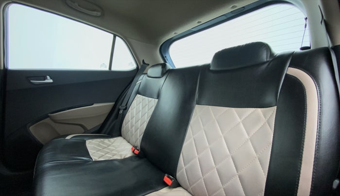 2016 Hyundai Grand i10 SPORTZ 1.2 KAPPA VTVT, Petrol, Manual, 31,939 km, Right Side Rear Door Cabin