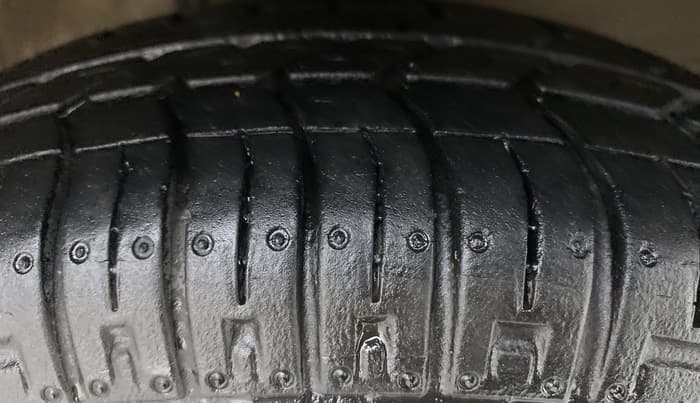 2019 Maruti Alto 800 LXI, Petrol, Manual, 25,895 km, Right Front Tyre Tread