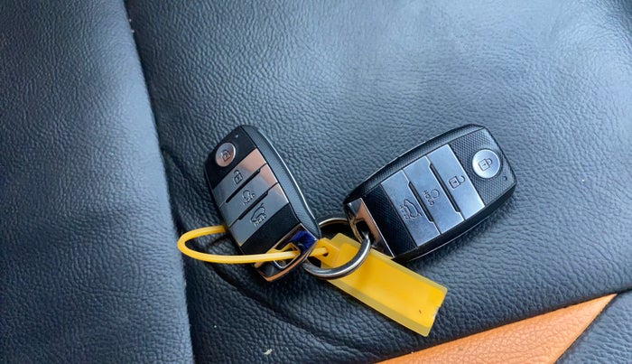 2022 KIA SONET HTX ANNIVERSARY EDITION 1.5, Diesel, Manual, 45,352 km, Key Close Up