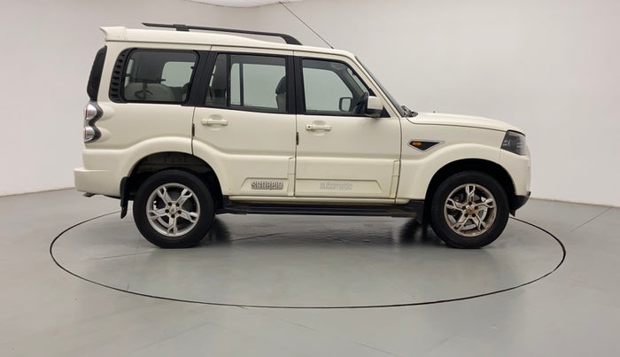 2015 Mahindra Scorpio S10, Diesel, Manual, 59,452 km, Right Side