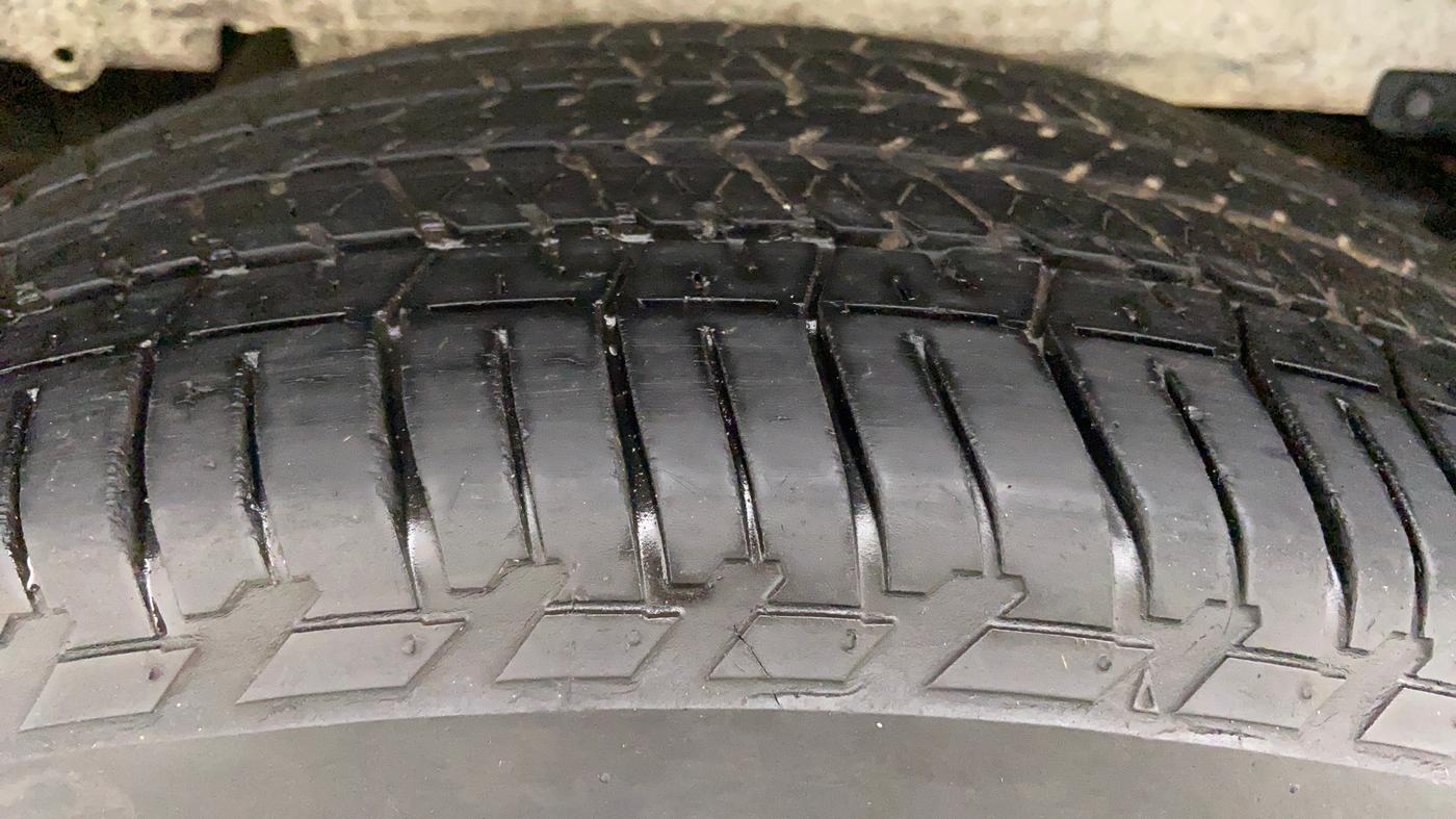 2015 Mahindra Scorpio S10, Diesel, Manual, 59,452 km, Right Rear Tyre Tread