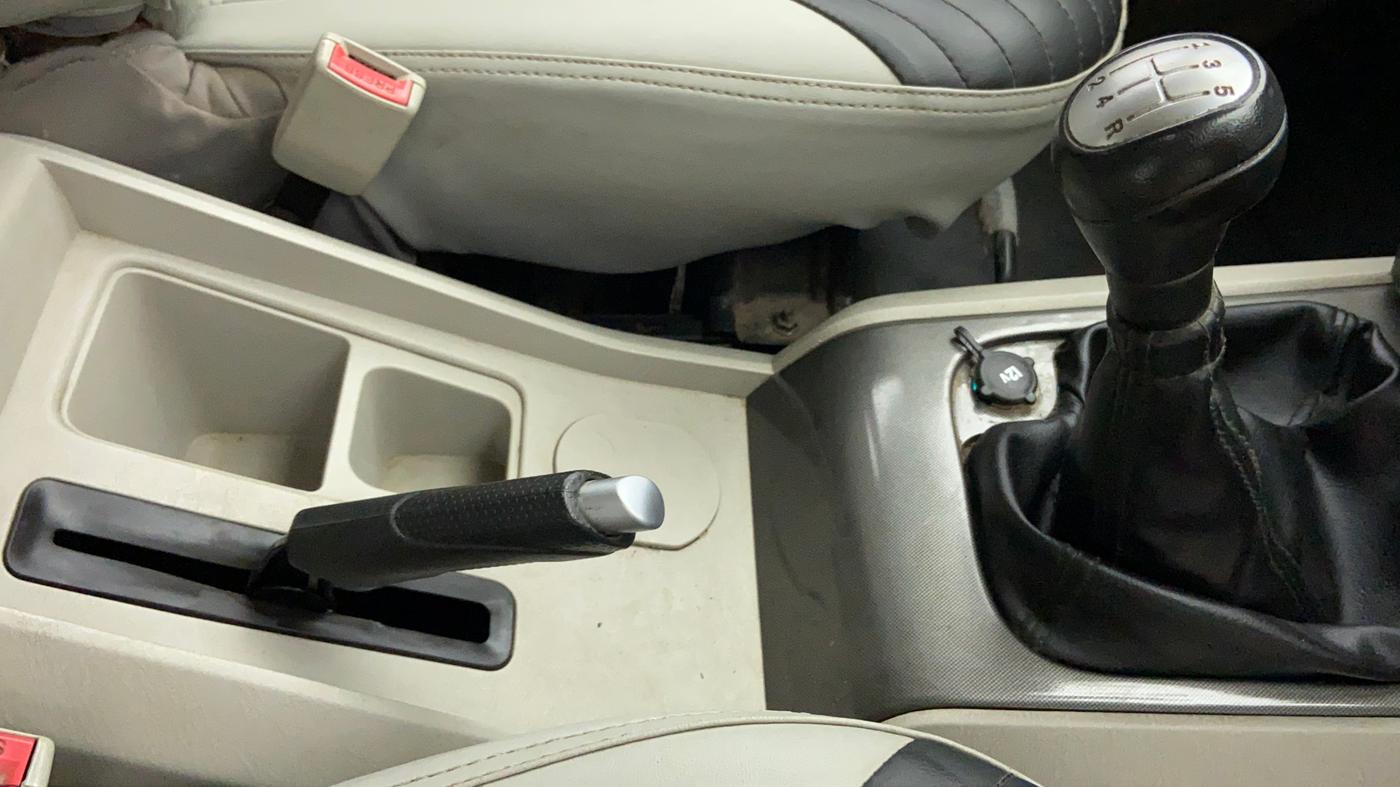 2015 Mahindra Scorpio S10, Diesel, Manual, 59,452 km, Gear Lever